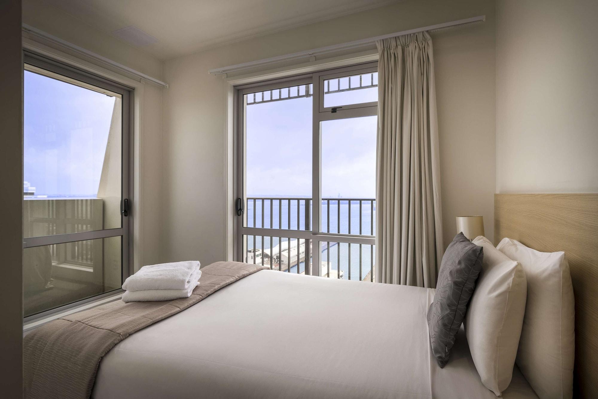 Auckland Harbour Suites Bagian luar foto